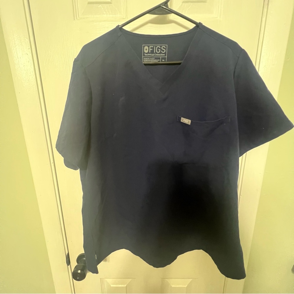 Figs Women’s Short Sleeve Scrub Top in Navy Blue